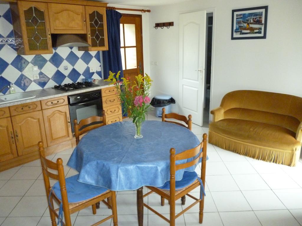 Garlan Les Gites De Kerroyal חדר תמונה