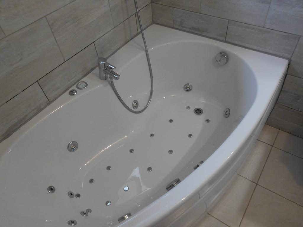 Garlan Les Gites De Kerroyal מראה חיצוני תמונה